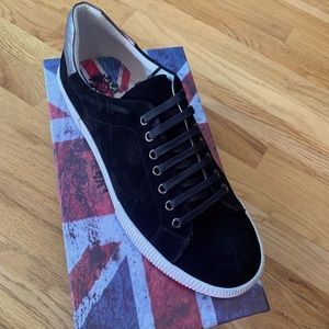 English Laundry Suede Sneaker
